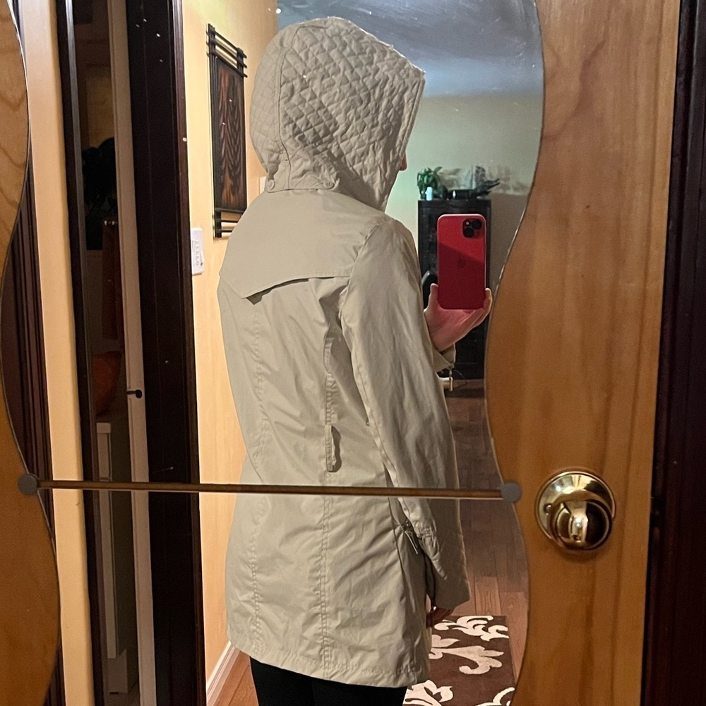 Suzy Shier Rain Coat 🧥 - Picture 7 of 15